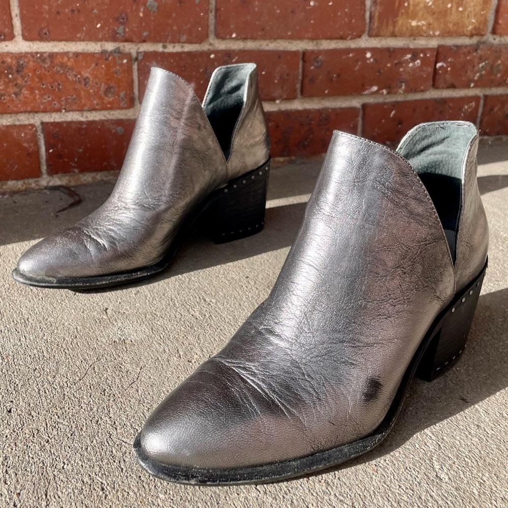 Vince Camuto Pewter Petran Silver Leather Slip On Booties Sz 7.5 Black Studded